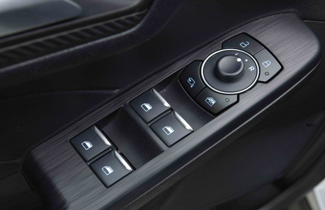 FORD_FORD_KUGA_2654389_19.jpg