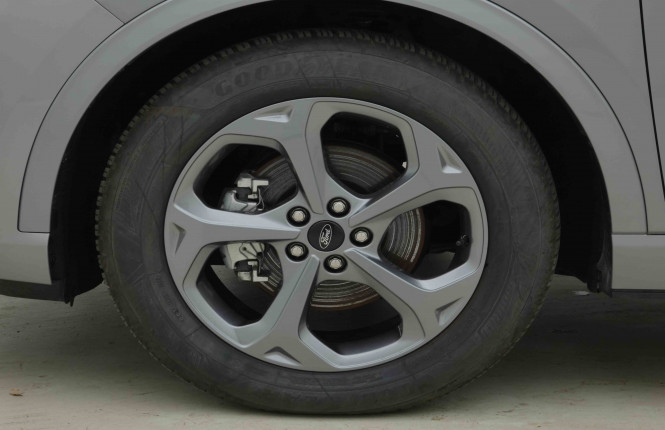 FORD_FORD_KUGA_2654389_20.jpg