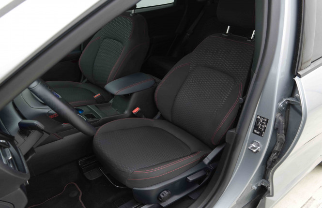 FORD_FORD_KUGA_2654389_6.jpg