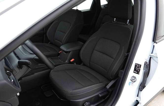 FORD_FORD_KUGA_2654873_34.jpg