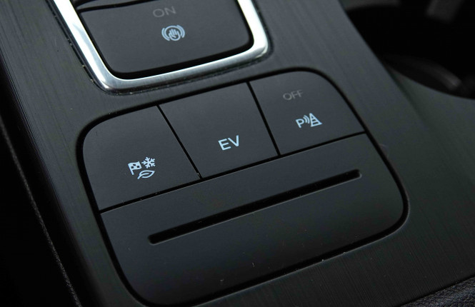FORD_FORD_KUGA_2654873_40.jpg