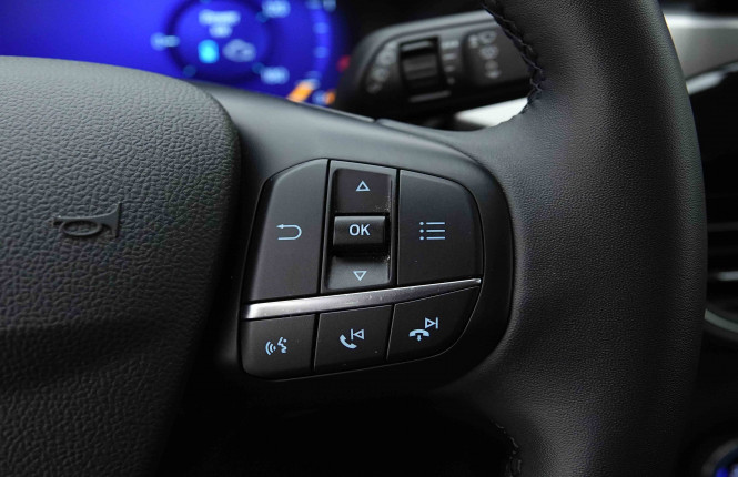 FORD_FORD_KUGA_2654873_45.jpg