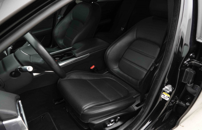 JAGUAR_JAGUAR_XE_2654332_7.jpg JAGUAR_JAGUAR_XE_2654332_7.jpg