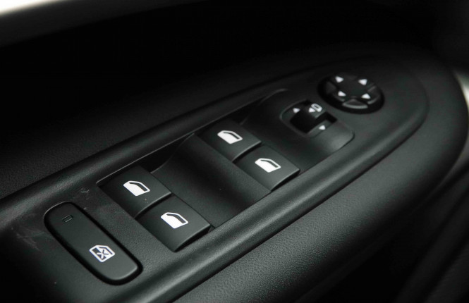 JEEP_JEEP_AVENGER_2652841_21.jpg JEEP_JEEP_AVENGER_2652841_21.jpg