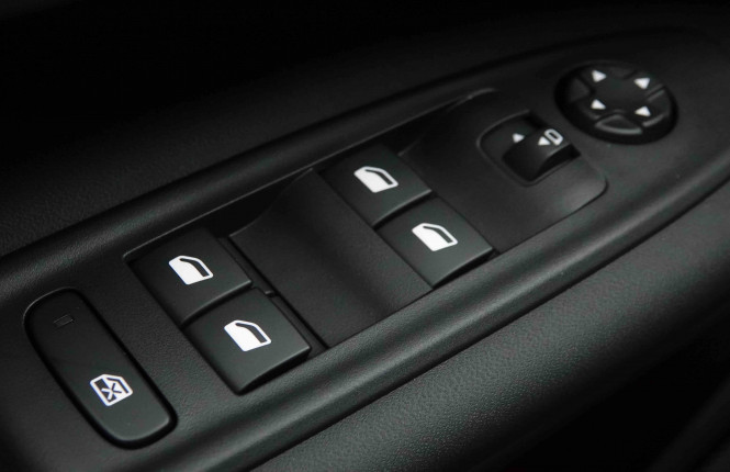 JEEP_JEEP_AVENGER_2652846_21.jpg JEEP_JEEP_AVENGER_2652846_21.jpg