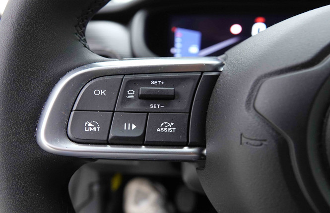 JEEP_JEEP_AVENGER_2654712_18.jpg JEEP_JEEP_AVENGER_2654712_18.jpg