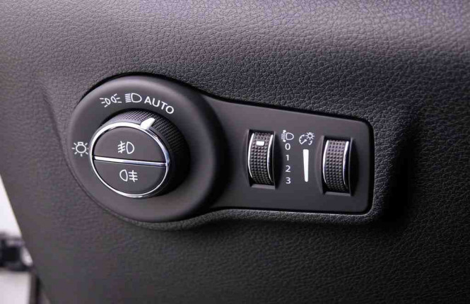 JEEP_JEEP_COMPASS_2443519_8.jpg