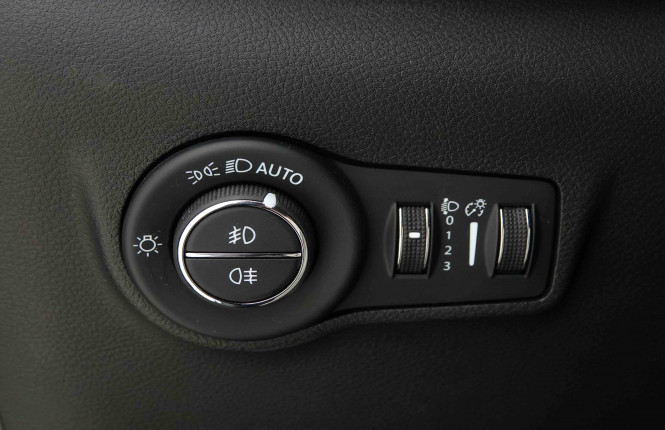 JEEP_JEEP_COMPASS_2653672_18.jpg JEEP_JEEP_COMPASS_2653672_18.jpg
