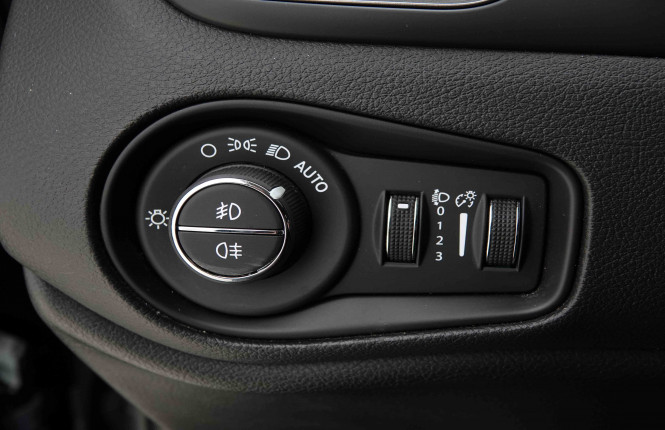 JEEP_JEEP_RENEGADE_2653619_20.jpg JEEP_JEEP_RENEGADE_2653619_20.jpg