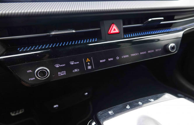 KIA_KIA_EV6_2549706_18.jpg