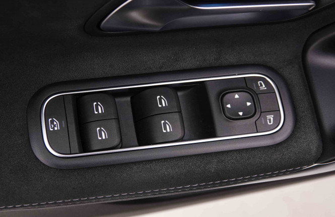MERCEDES_MERCEDES_AKLASSE_2548617_20.jpg