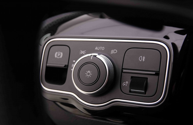 MERCEDES_MERCEDES_AKLASSE_2548617_8.jpg