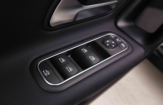 MERCEDES_MERCEDES_AKLASSE_2548988_21.jpg