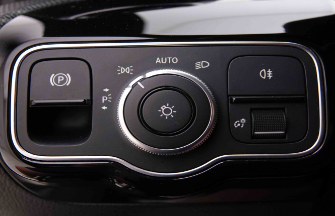 MERCEDES_MERCEDES_AKLASSE_2548988_8.jpg
