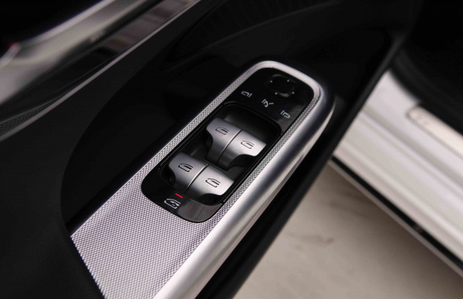 MERCEDES_MERCEDES_EKLASSE_2548880_23.jpg