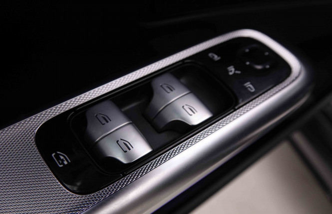 MERCEDES_MERCEDES_EKLASSE_2548881_22.jpg MERCEDES_MERCEDES_EKLASSE_2548881_22.jpg