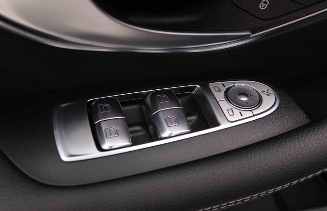 MERCEDES_MERCEDES_EKLASSE_2549450_24.jpg MERCEDES_MERCEDES_EKLASSE_2549450_24.jpg