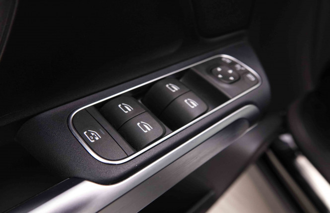 MERCEDES_MERCEDES_EQB_2548730_23.jpg