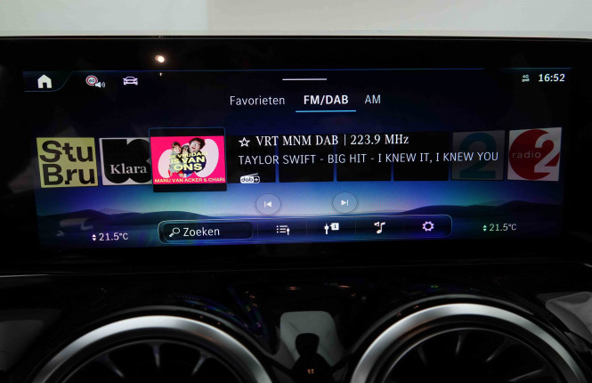 MERCEDES_MERCEDES_GLA_2653221_13.jpg