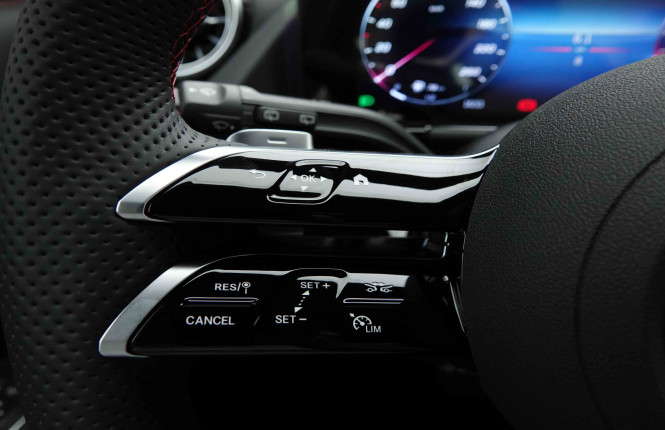 MERCEDES_MERCEDES_GLA_2653221_18.jpg