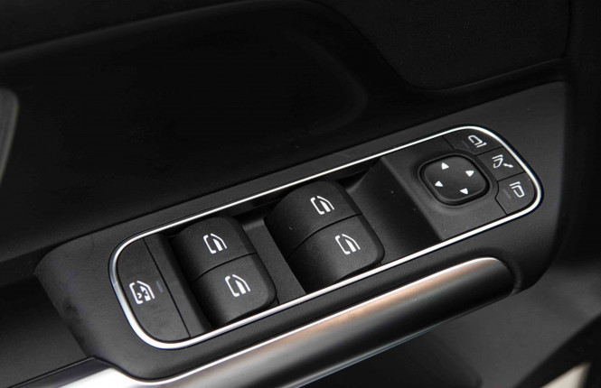 MERCEDES_MERCEDES_GLA_2653221_21.jpg