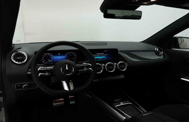 MERCEDES_MERCEDES_GLA_2653221_7.jpg