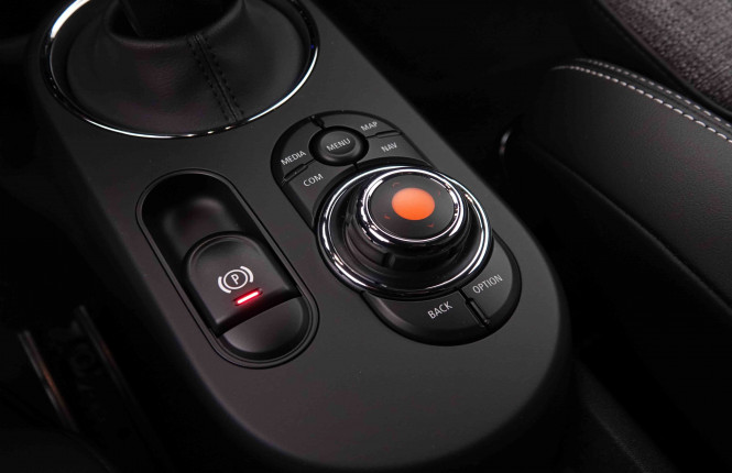 MINI_MINI_COOPERSE_2549534_15.jpg MINI_MINI_COOPERSE_2549534_15.jpg