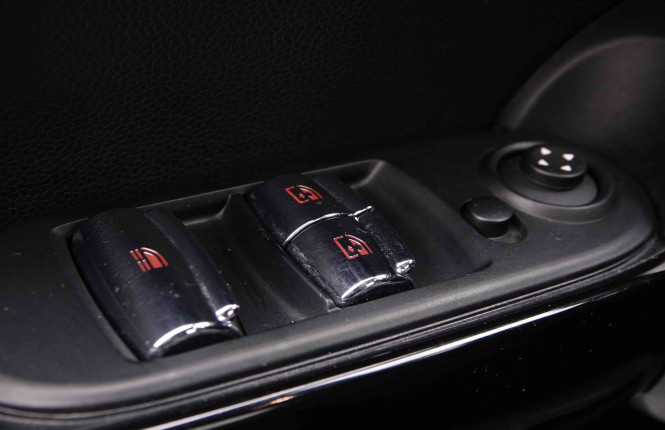 MINI_MINI_ONE_2551395_27.jpg MINI_MINI_ONE_2551395_27.jpg