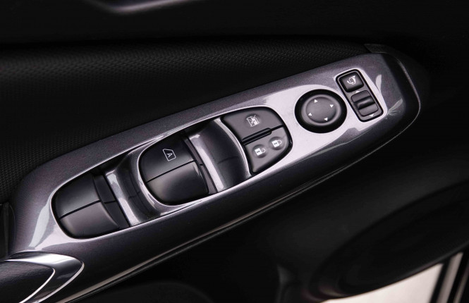 NISSAN_NISSAN_JUKE_2547616_17.jpg