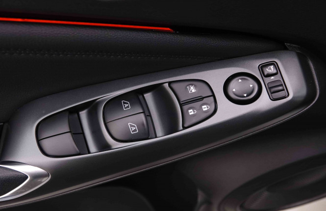NISSAN_NISSAN_JUKE_2547726_18.jpg
