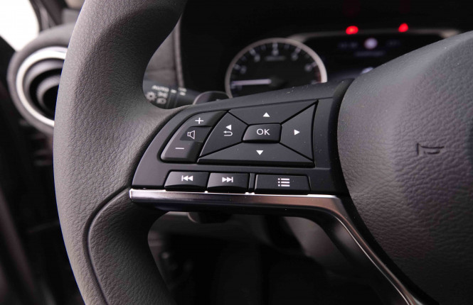 NISSAN_NISSAN_JUKE_2548797_16.jpg
