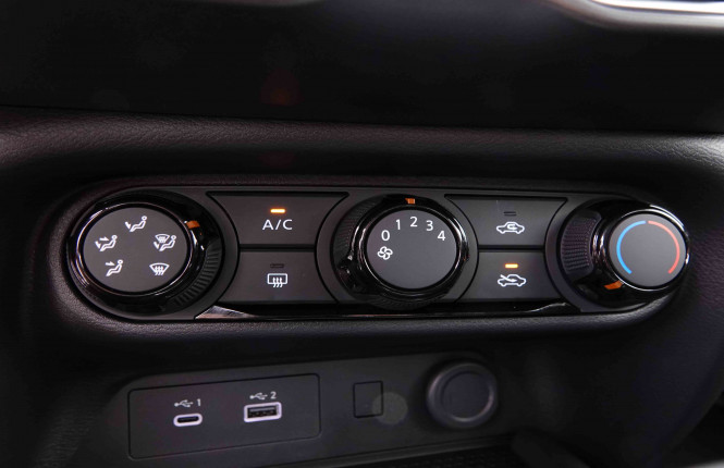 NISSAN_NISSAN_JUKE_2548801_12.jpg
