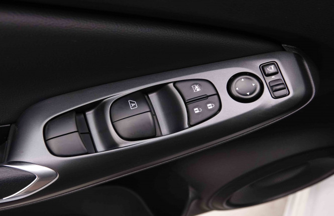NISSAN_NISSAN_JUKE_2548801_18.jpg