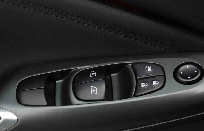 NISSAN_NISSAN_JUKE_2653187_19.jpg