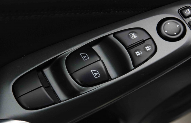 NISSAN_NISSAN_JUKE_2653194_19.jpg