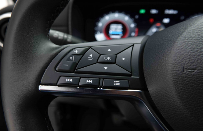 NISSAN_NISSAN_JUKE_2653359_17.jpg