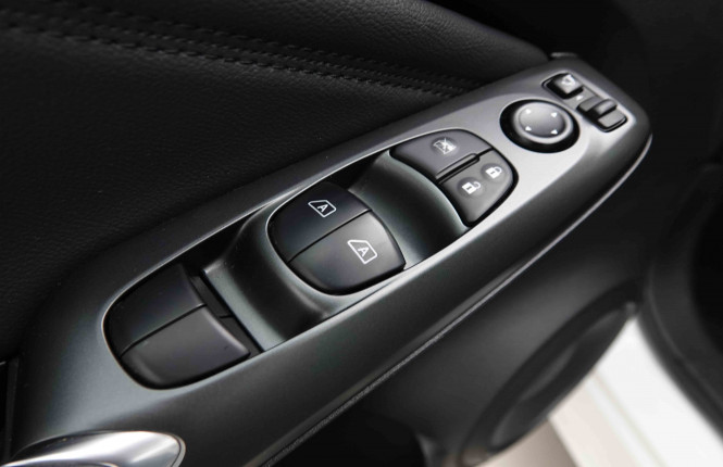 NISSAN_NISSAN_JUKE_2653359_19.jpg