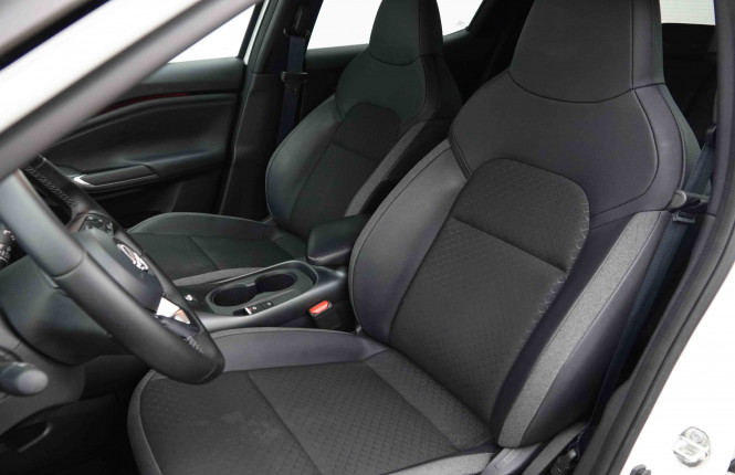 NISSAN_NISSAN_JUKE_2653359_6.jpg