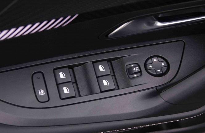 PEUGEOT_PEUGEOT_2008_2547562_20.jpg