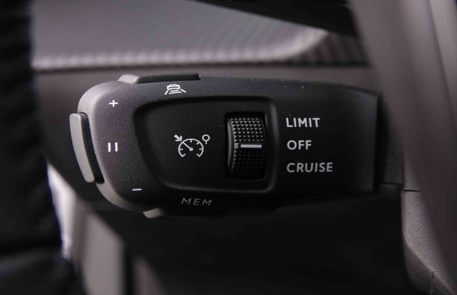 PEUGEOT_PEUGEOT_2008_2548134_19.jpg