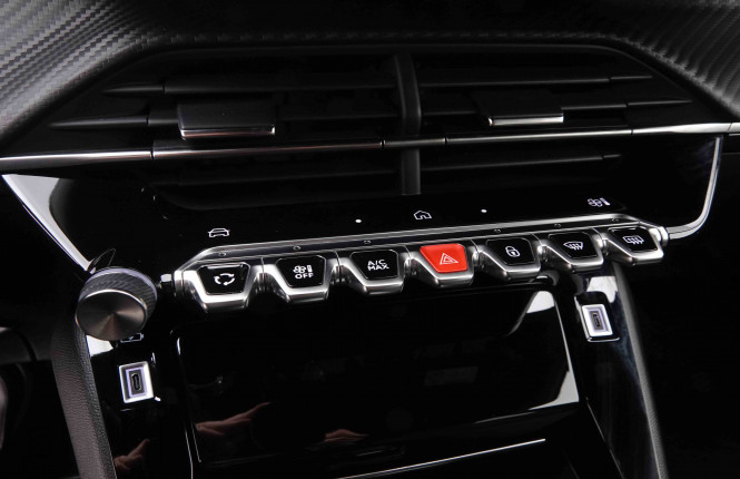 PEUGEOT_PEUGEOT_2008_2548138_14.jpg