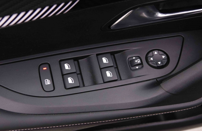 PEUGEOT_PEUGEOT_2008_2548138_21.jpg