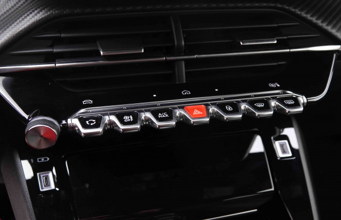 PEUGEOT_PEUGEOT_2008_2548143_14.jpg