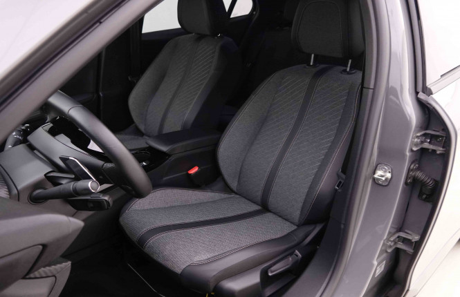 PEUGEOT_PEUGEOT_2008_2548160_6.jpg