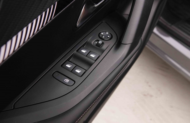 PEUGEOT_PEUGEOT_2008_2548636_21.jpg