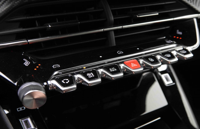PEUGEOT_PEUGEOT_2008_2548858_15.jpg
