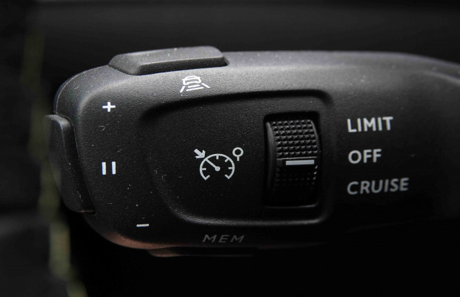 PEUGEOT_PEUGEOT_2008_2548864_19.jpg PEUGEOT_PEUGEOT_2008_2548864_19.jpg