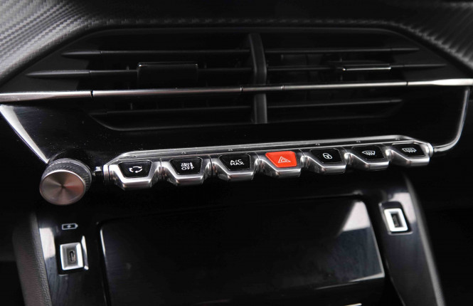 PEUGEOT_PEUGEOT_2008_2548917_13.jpg