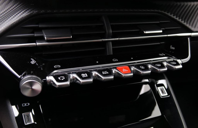 PEUGEOT_PEUGEOT_2008_2548987_13.jpg