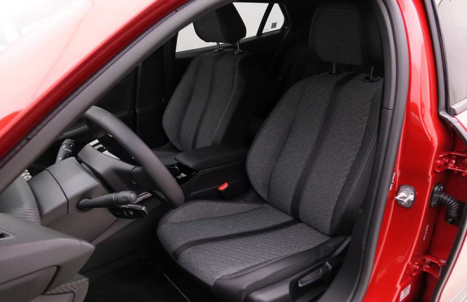 PEUGEOT_PEUGEOT_2008_2548987_6.jpg